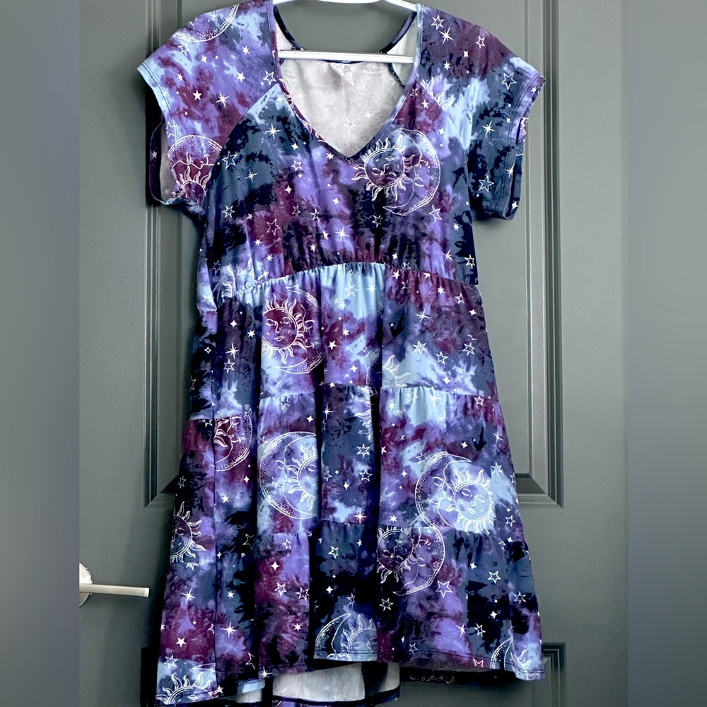 Beautiful Moon/Sun dress very stretchy and comfortable